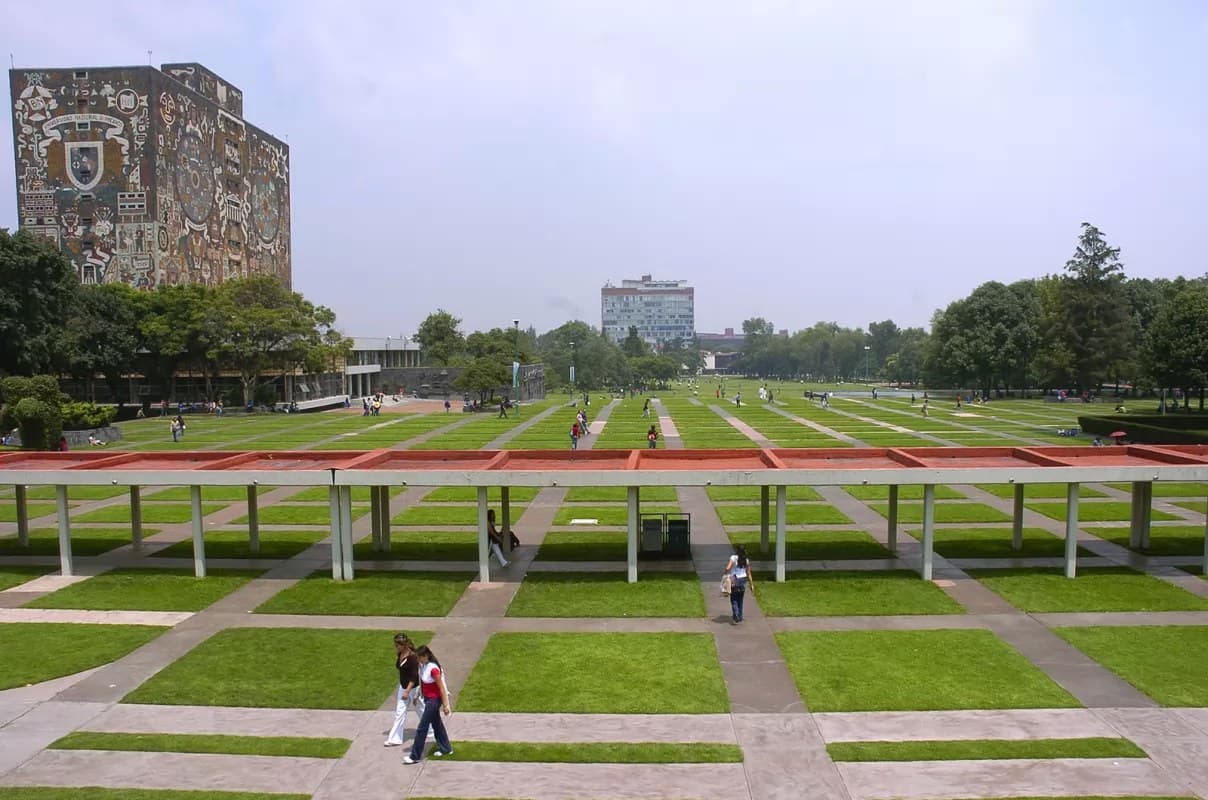 AMLO acusa a la UNAM de \"derechizarse\"; Llama a darle una sacudida
