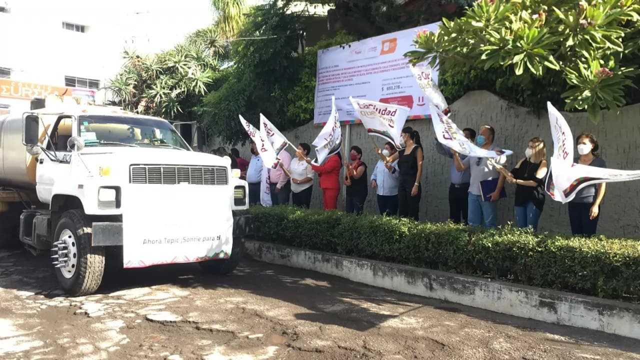 Rescatan las vialidades del fraccionamiento Jardines de la Cruz