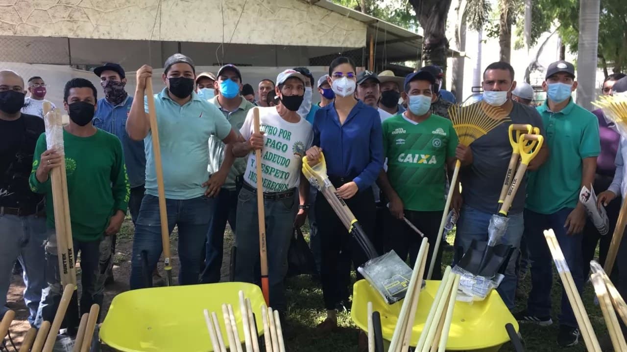 Cumple Geraldine Ponce a trabajadores de Parques y Jardines