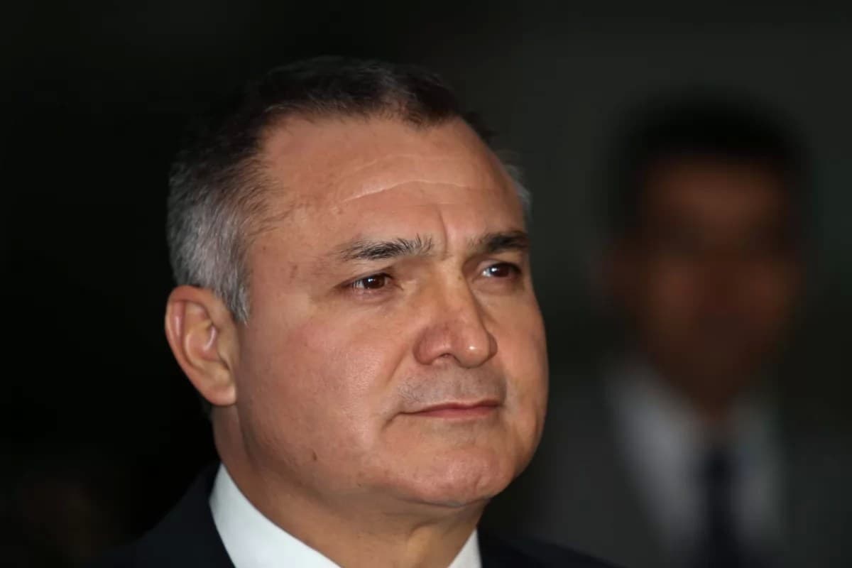Acusa UIF a García Luna de robar 250 millones de dólares