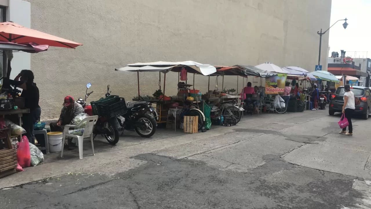 Divide opiniones el \"tianguis\" de la calle Zapata