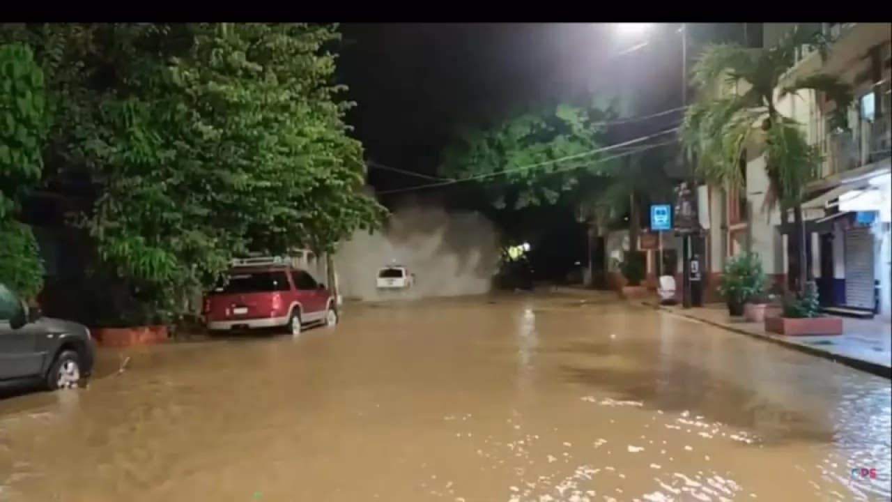 Captan momento exacto del derrumbe de un edificio en Puerto Vallarta