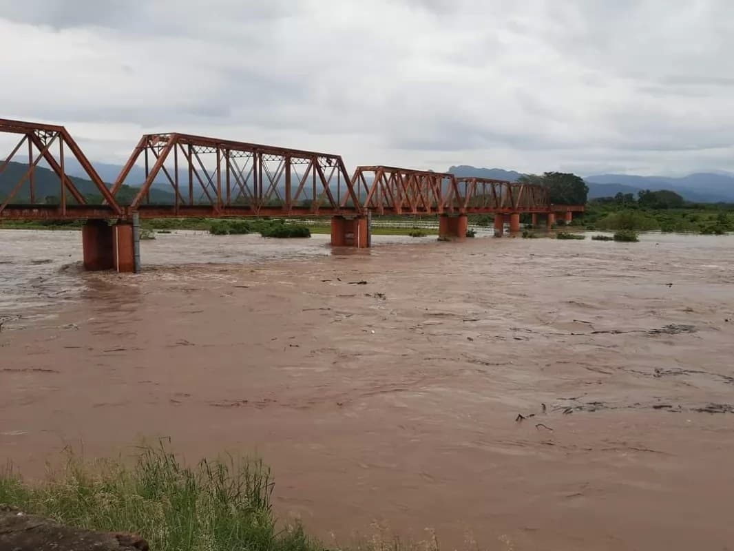 Incrementa niveles del río Acaponeta