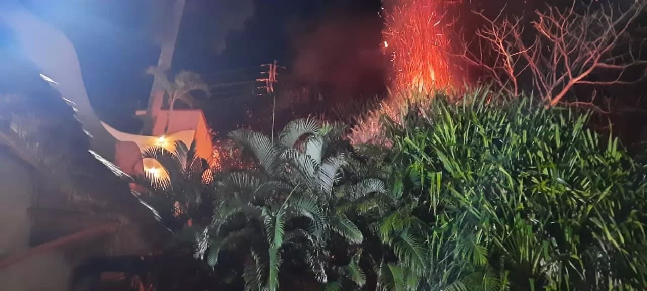 ¡se quemó auto abandonado!