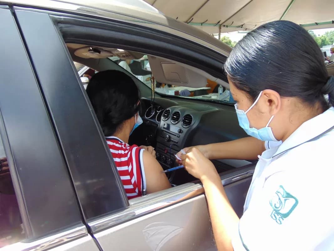 Avanza la vacunación antiCOVID de jóvenes en Tepic