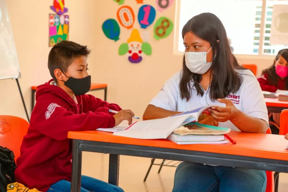 Gracias a las maestras y maestros logramos salvar el ciclo escolar: Educación
