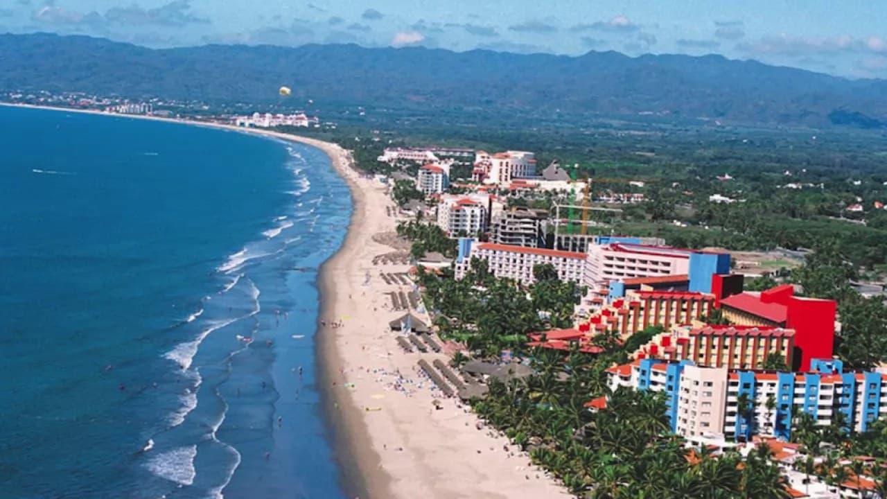 Viajeros nacionales reactivan la economía en la Riviera Nayarit