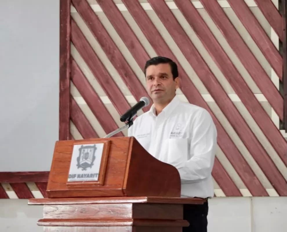 Mi Gobierno no le debe nada a la UAN: Antonio Echevarría