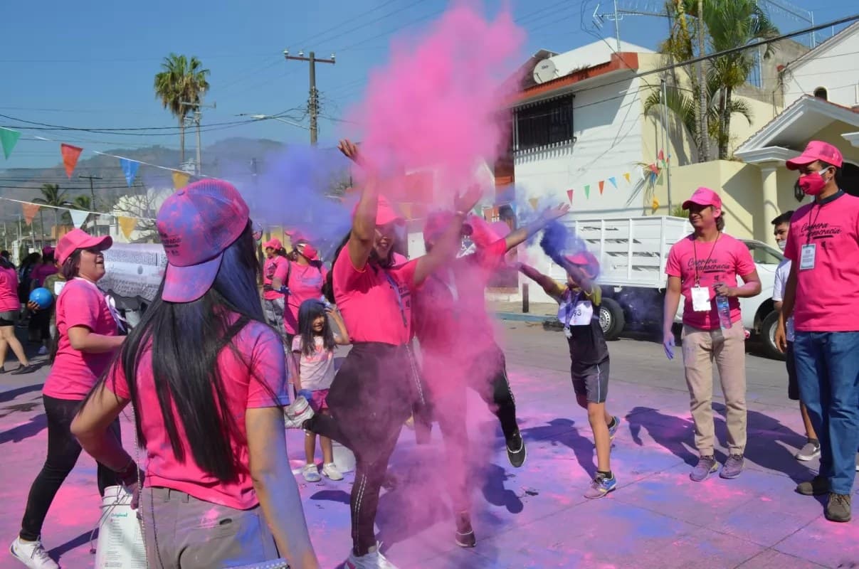 Celebra IEEN \"Caminata recreativa y carrera por la democracia\"