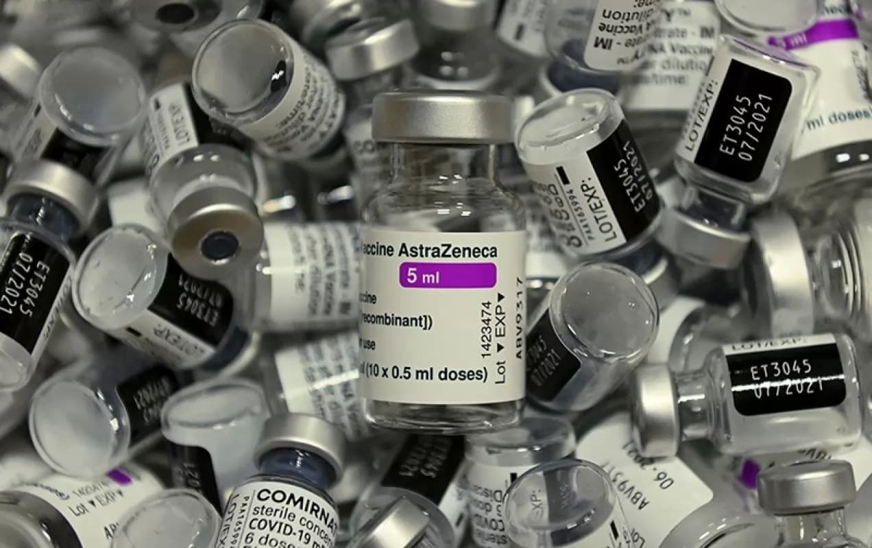 Liberan primer lote de vacuna de AstraZeneca envasada en México