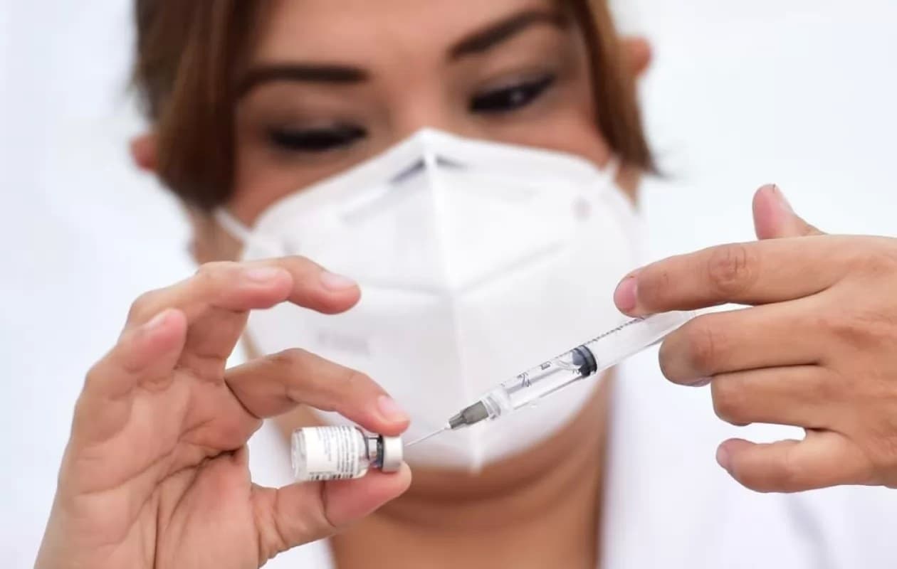 Faltan de vacunarse más de 800 trabajadores del IMSS Nayarit