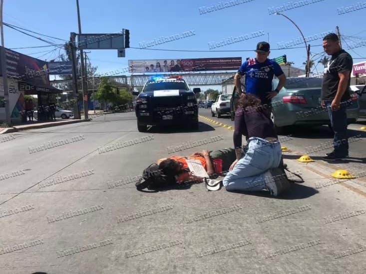Pedía una moneda entre los vehículos y de pronto se desvaneció