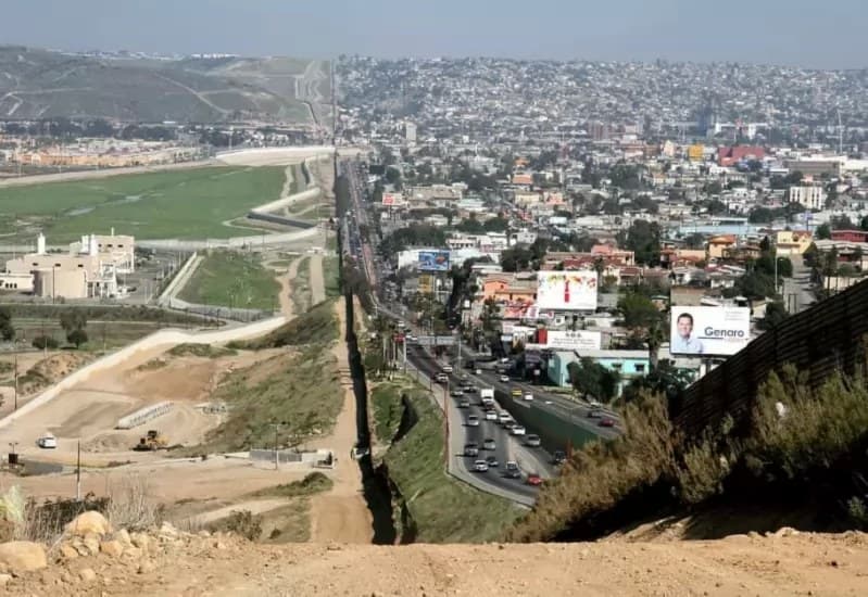Extienden hasta mayo restricciones con frontera entre México y Estados Unidos