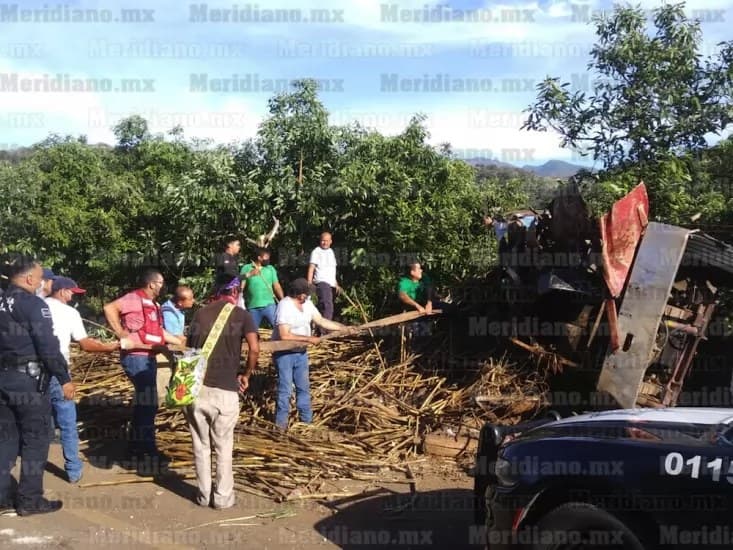 Mujer pierde la vida tras brutal volcadura de cañero en tramo a San Luis de Lozada
