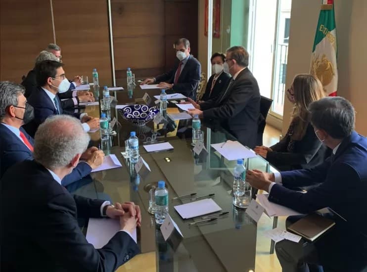 Ebrard afirma que España compartirá vacunas contra COVID-19 a México