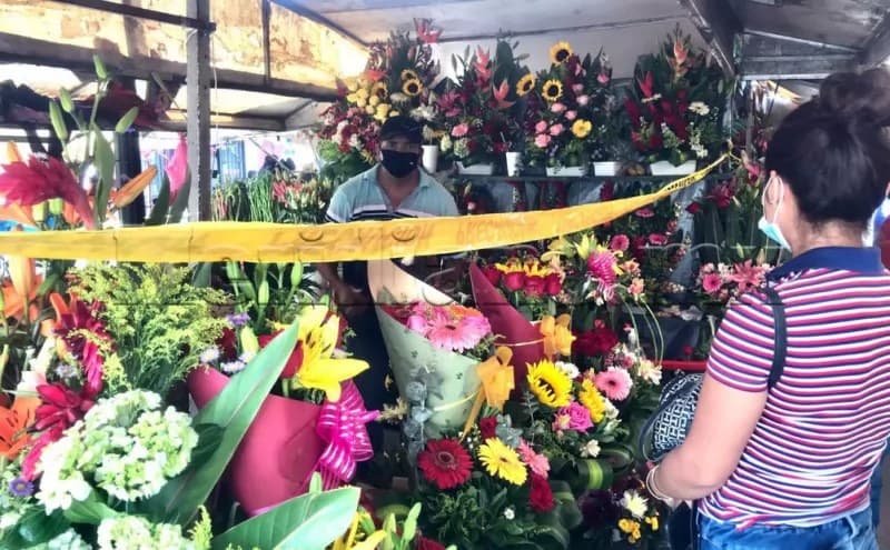 “Arreglos florales para las reinas del hogar desde los 200 hasta los mil pesos”: floristas