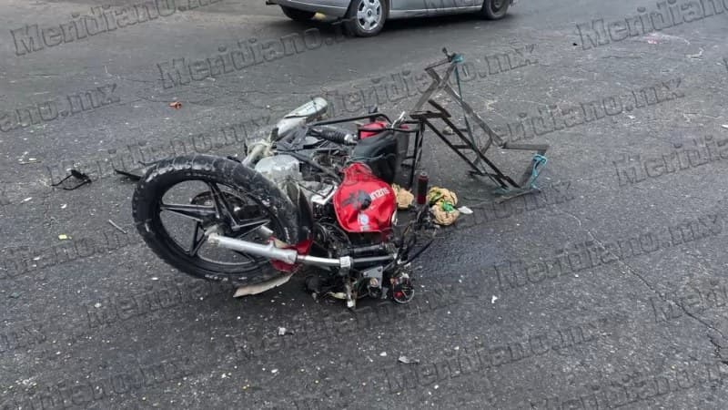 Motociclista resulta lesionado tras chocar contra una Combi en la carretera Tepic-Miramar