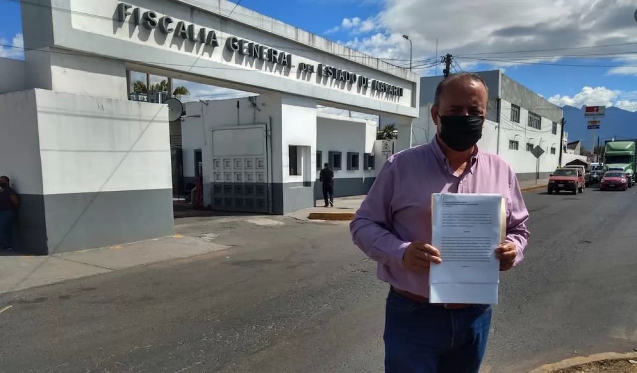Denuncian la entrega irregular de mil permisos de taxis