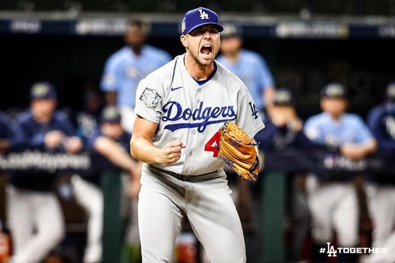 Dodgers se ponen a un triunfo del campeonato