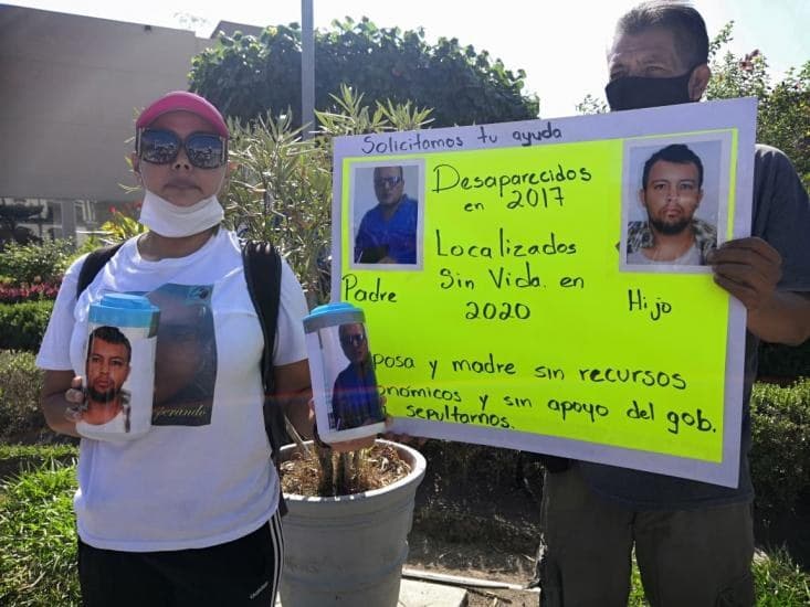 Piden apoyo para sepultar a padre e hijo localizados en fosa clandestina de Xalisco