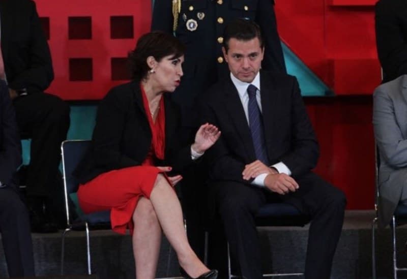 Ex funcionario ofrece delatar a Rosario Robles y Peña Nieto: Reforma