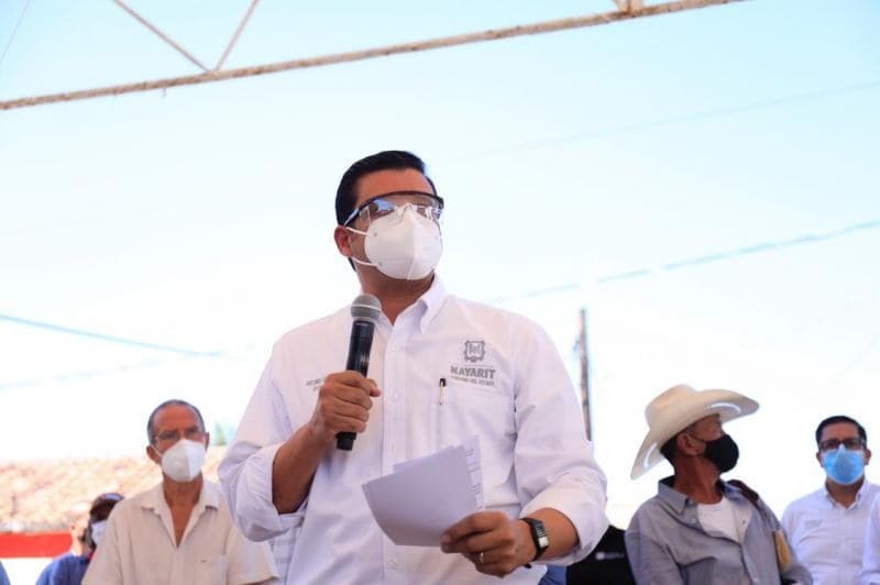 Invierte Antonio Echevarría en infraestructura vial de Santiago Ixucintla