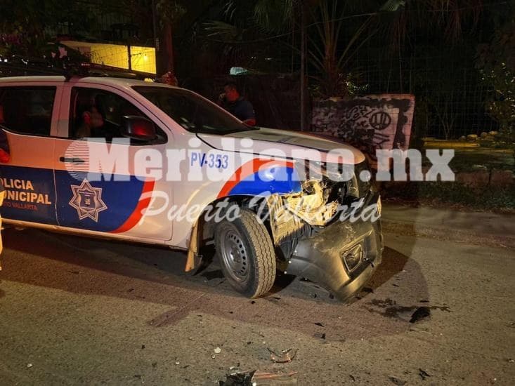 Al intentar escapar en auto robado… ¡chocó de frente con una patrulla!