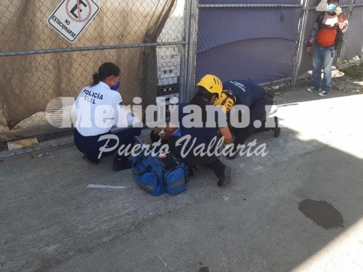 Fue auxiliado por paramédicos… ¡atropellado en mezcales!