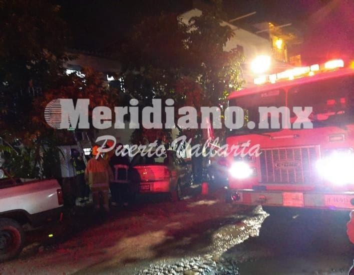 Por poco arde una casa… ¡se quemó un altar!