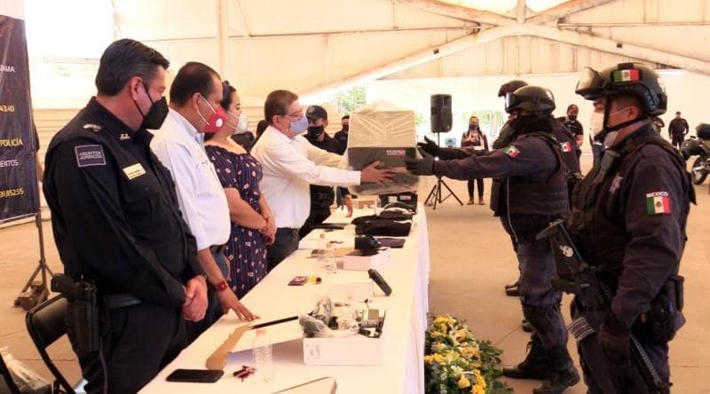 Reciben Policías de Tepic equipamiento táctico y nuevas motopatrullas