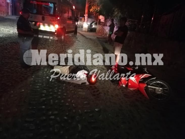 Tras fuerte choque en coapinole… ¡hospitalizaron a motociclista!