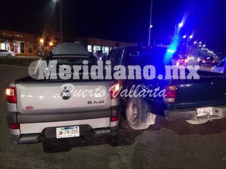 En el crucero de las juntas… ¡chocaron 2 camionetas!