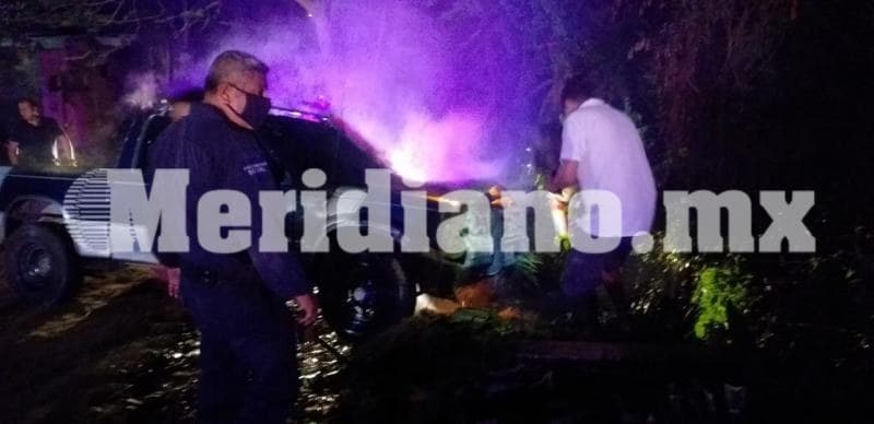 En colonia el coapinole… ¡se quemaba camioneta!