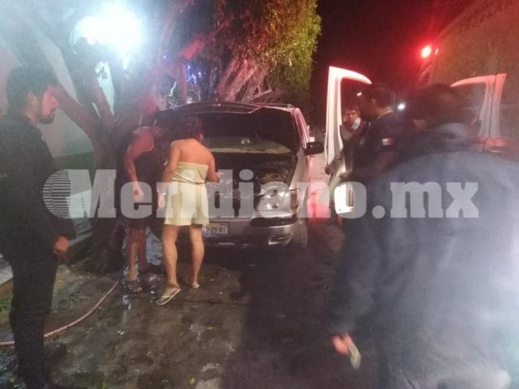 En colonia la primavera… ¡se quemaba un vehículo!