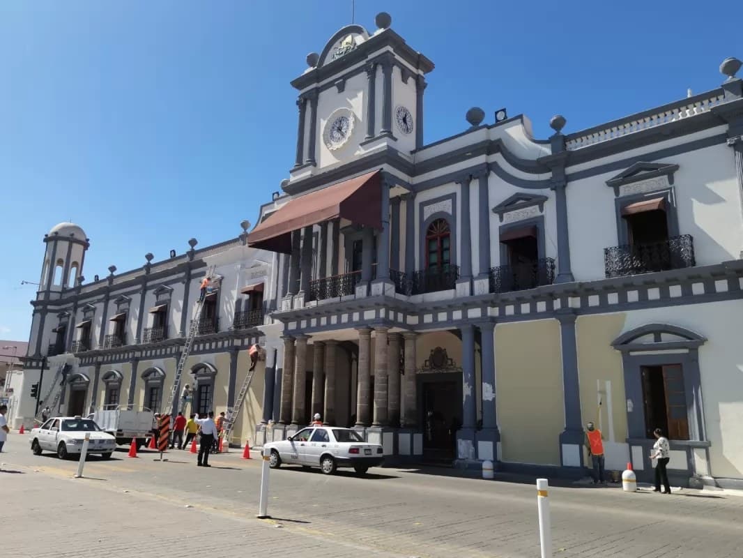 Solo dos colores en la nueva fachada de Casa de Gobierno