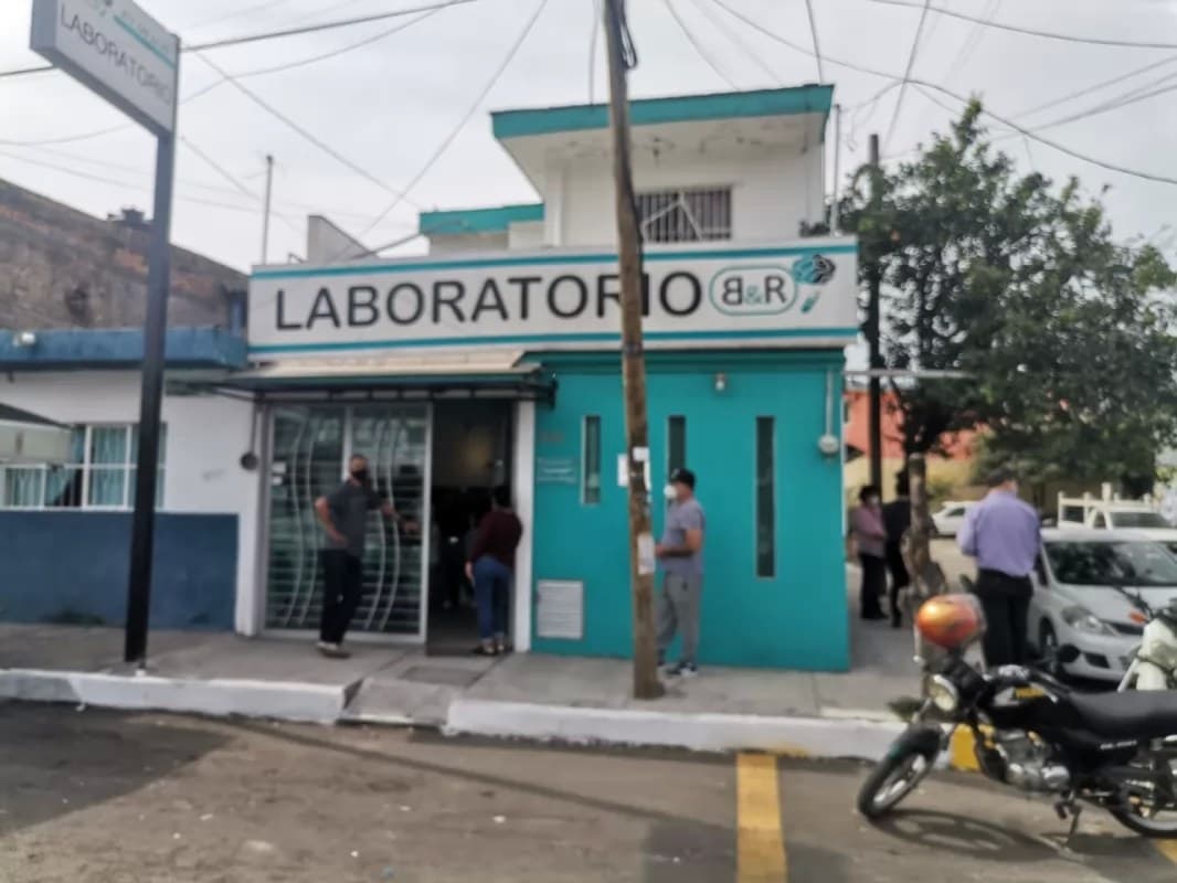 Atestan nayaritas laboratorios por pruebas COVID