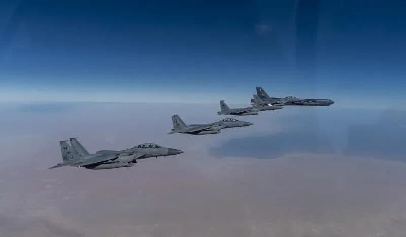 Para mostrar ‘poderio aereo’ bombarderos estadounidenses sobrevuelan Oriente Medio
