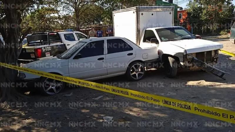 Roba camioneta, choca y termina arrestado
