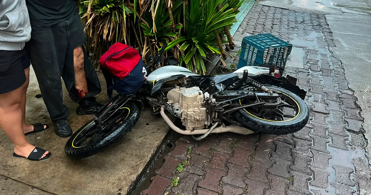 Motociclista lesionado tras choque en Avenida Insurgentes por maniobra imprudente
