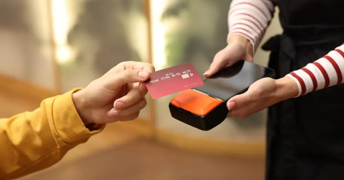 Lector de tarjetas Clip Plus 2 para cobrar sin depender de un local fijo
