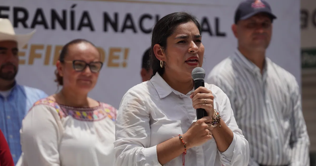 Elizabeth López Blanco encabeza asambleas informativas en Bahía y Tuxpan