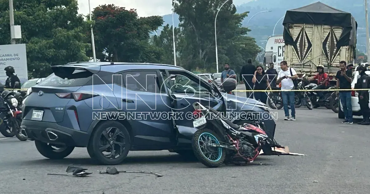 Motociclista muere tras ser embestido por camioneta en el Libramiento Carretero de Tepic