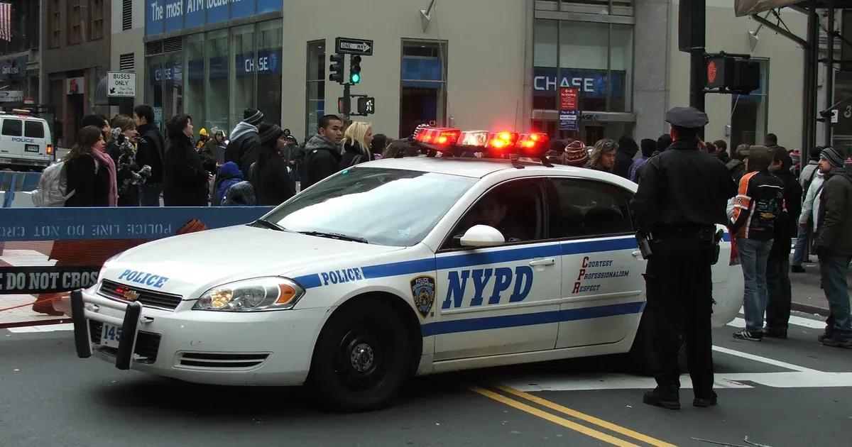 Policía de Nueva York dispara a mujer tras ataque con cuchillo a dos personas