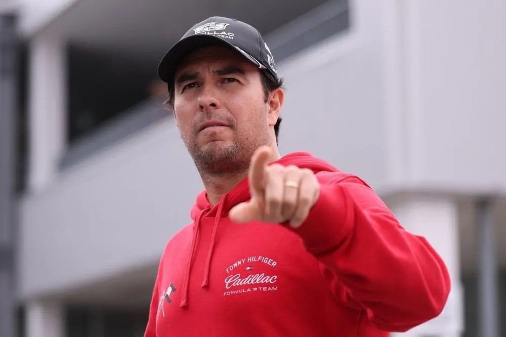 Checo Pérez busca mejoras técnicas tras dificultades en clasificación