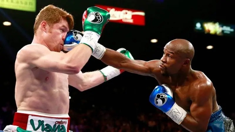 Mayweather le dio la fórmula a Saunders para vencer a Canelo