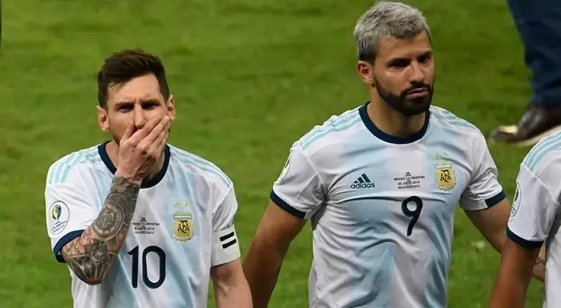 El Kun se \"cuela\" en el Barça