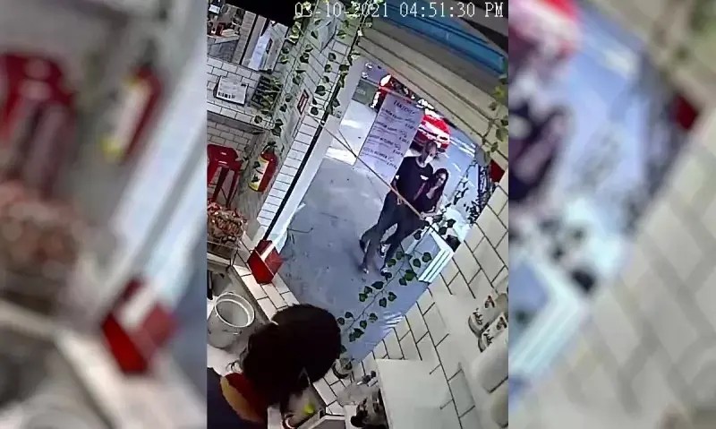 Critican a López-Gatell por salir con su novia, aún con Covid-19