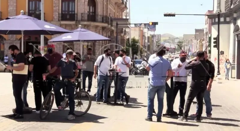 Dueños de bares y antros exigen ampliación de horario