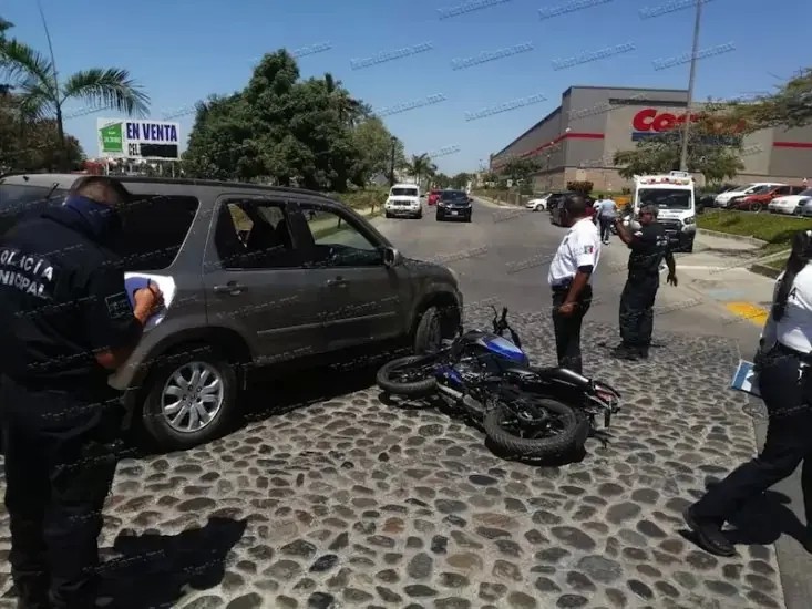 ¡choco motociclista en fluvial vallarta!