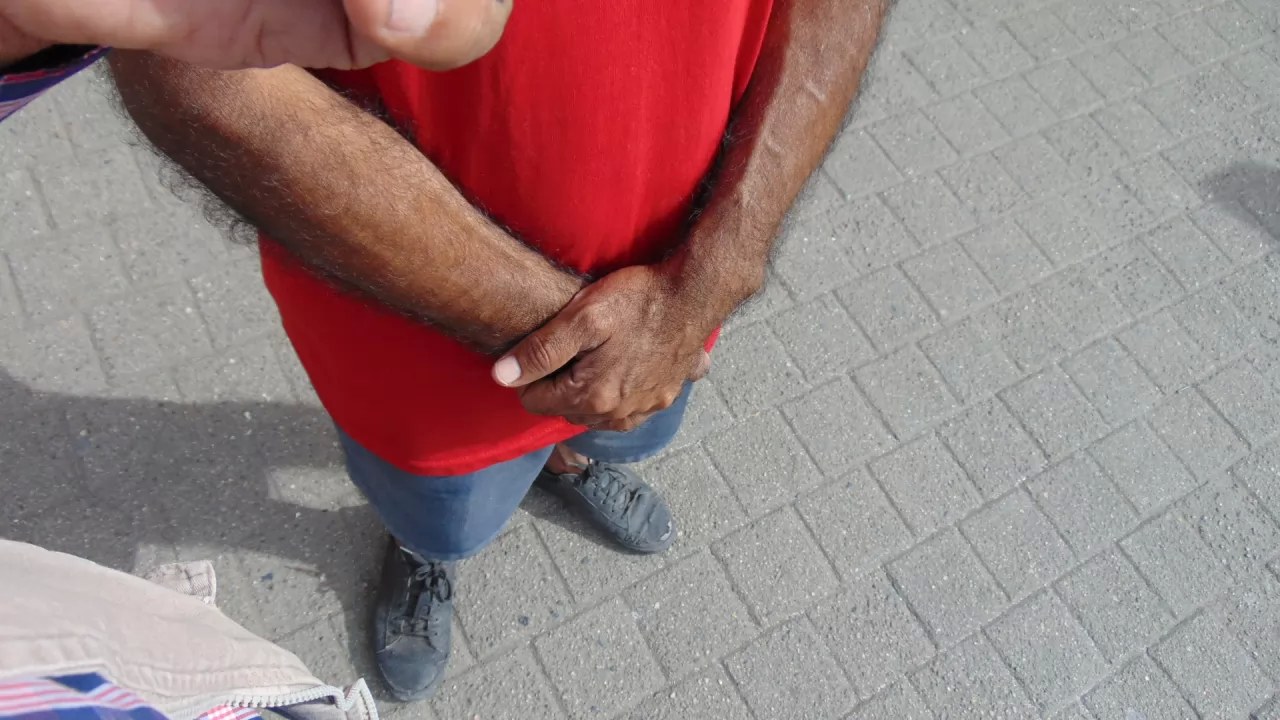 \"Nos echan la carga laboral a nosotros y los profesores son los que cobran\"